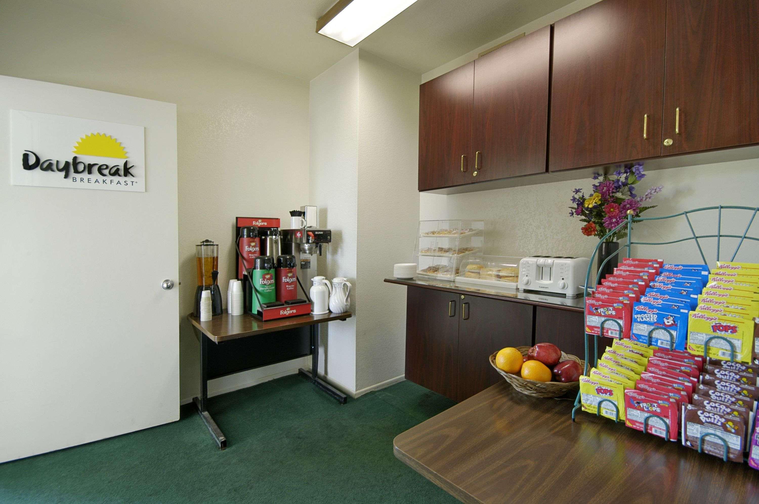Days Inn By Wyndham Riverside Tyler Mall Restoran foto